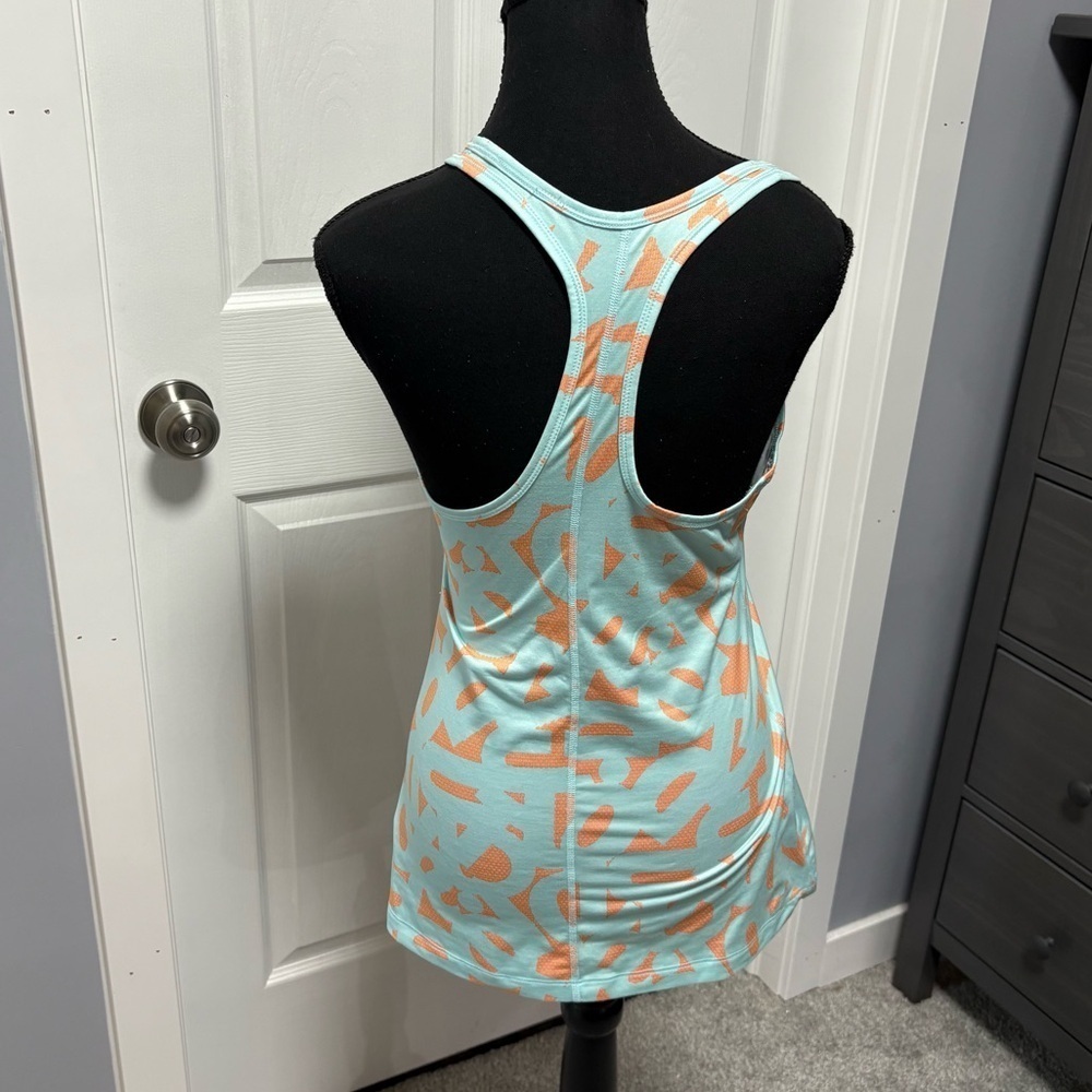 Nike Tank - Picture 2 of 5